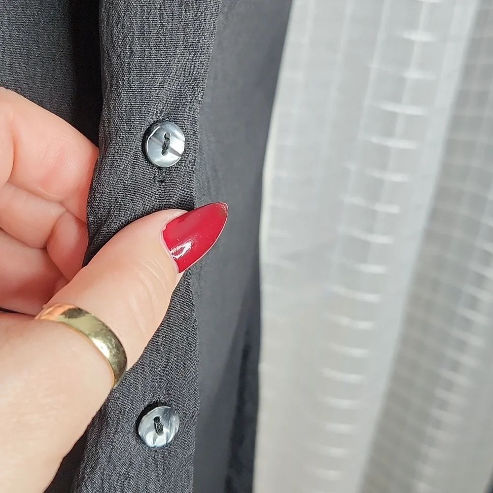 Classic Black Button-Front Midi Dress with Lace Trim - Picture 5 of 9